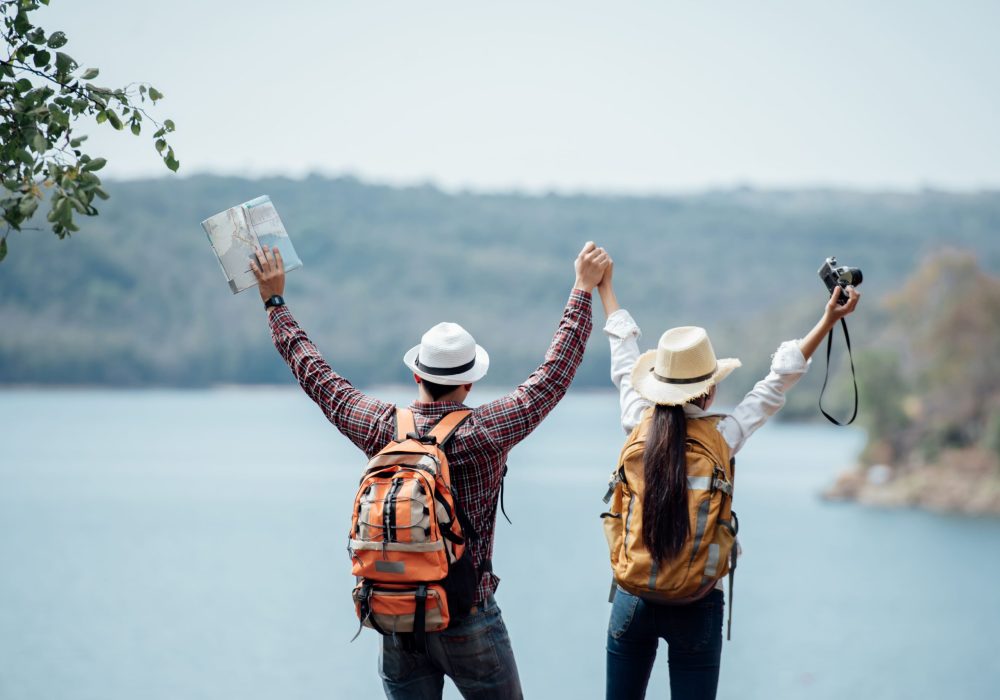 couple-family-traveling-together (1)